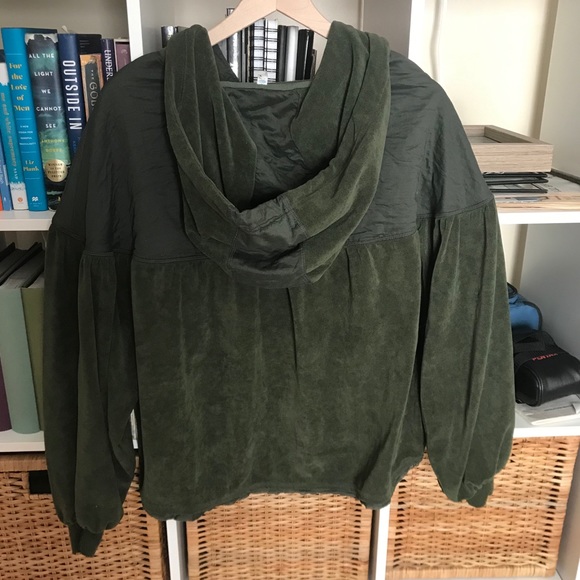 NWOT FREE PEOPLE MOVEMENT LET IT GO CROPPED HOODIE - Picture 5 of 5